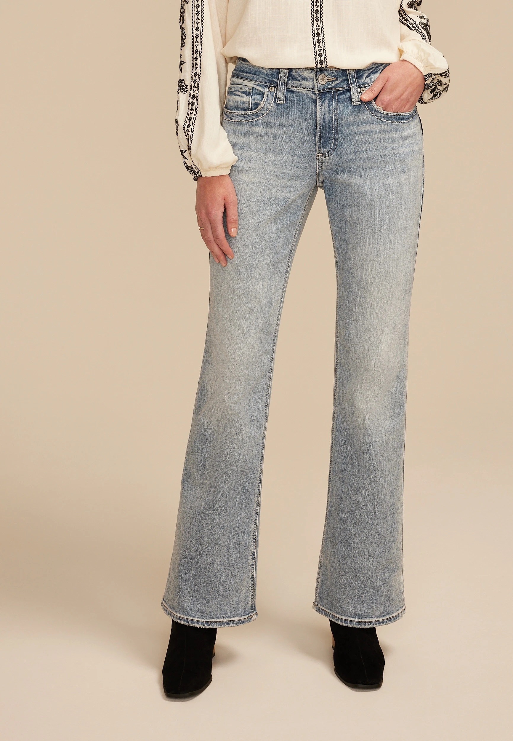 Silver Jeans Co.庐 Suki Curvy Mid Rise Bootcut Jean